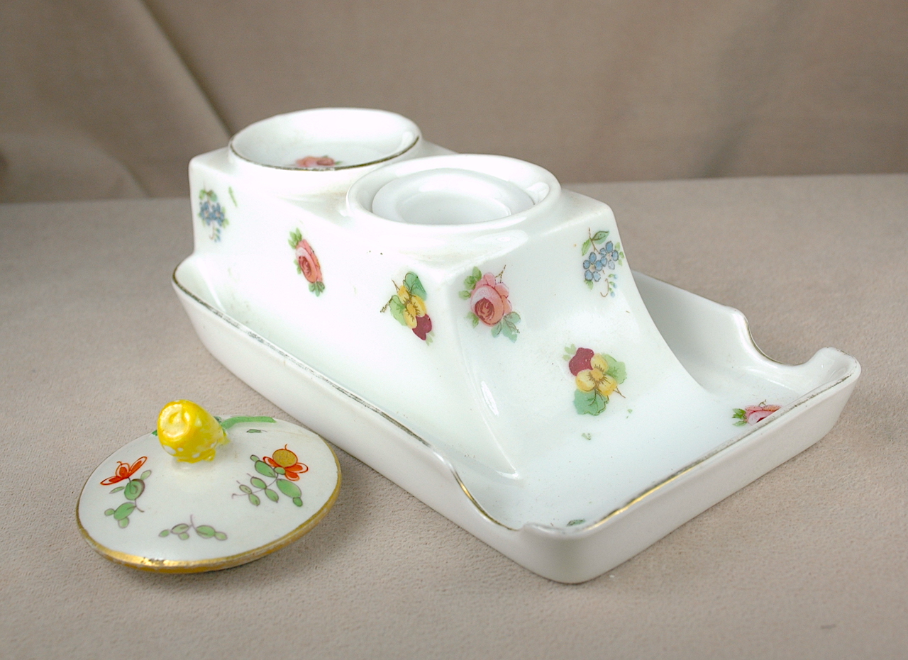 Inkwells and Blotters: 4640: Porcelain: Inkwell