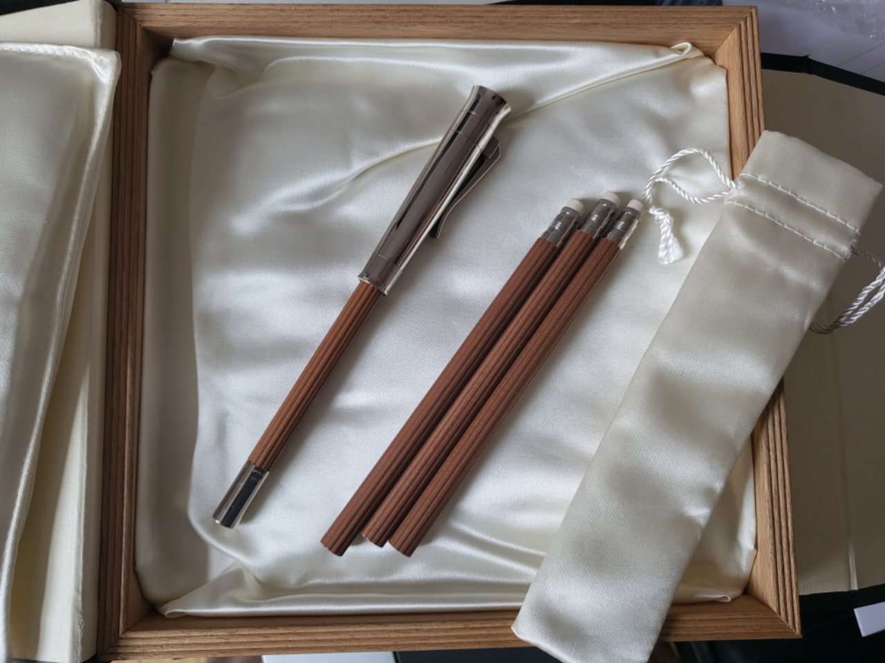 Pre-Owned Pens: : Faber Castell: Perfect Pencil White Gold Limited Edition