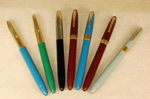 Here are the magnificent seven! In other words, they are my first graduating class of Sheaffer Snorkel repair pens. Included are two Sheaffer Crests, a Sheaffer Sovereign, two Sheaffer Saratogas and two Sheaffer Statesmen.