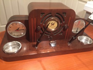 Photo shows a 1938 Parker Vacumatic desk set that features a clock, weather station and Detrola radio.